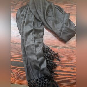 Black Fringed Scarf – Unlabeled, Feels Like Cashmere